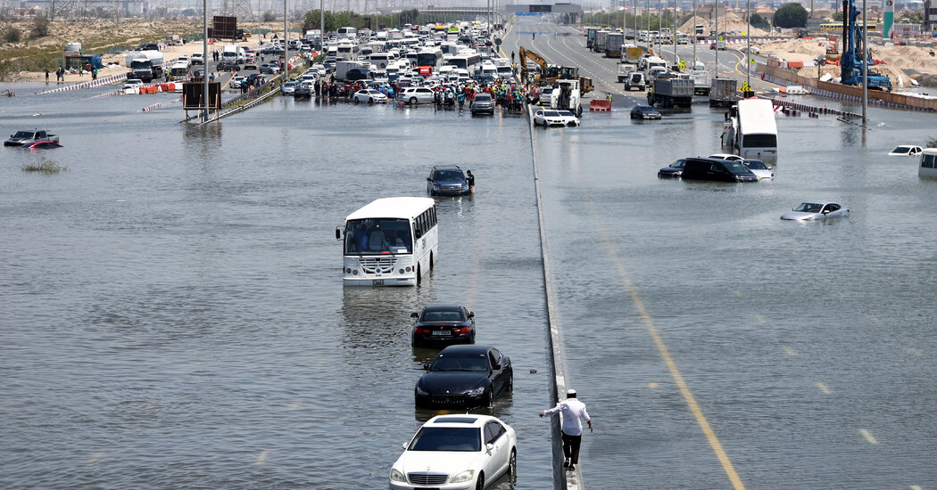 La straordinaria inondazione di Dubai: ecco cosa sapere