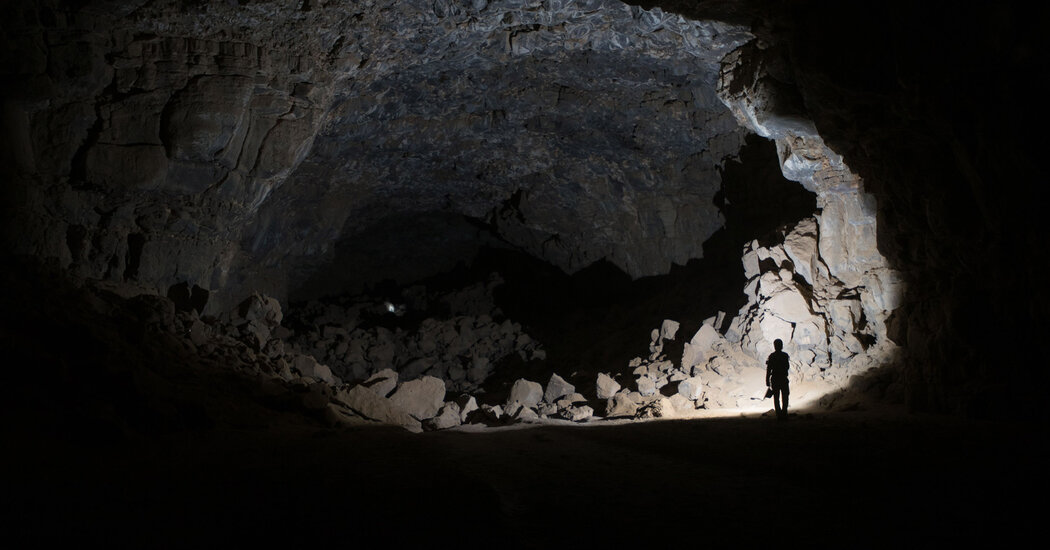 Questo tubo di lava in Arabia Saudita è stato un rifugio umano per 7.000 anni
